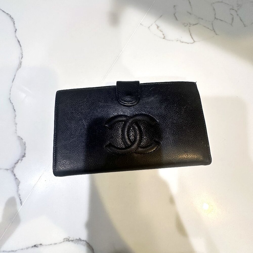 Authentic Vintage Chanel Bifold Wallet w/ 6 Credit Card Slots